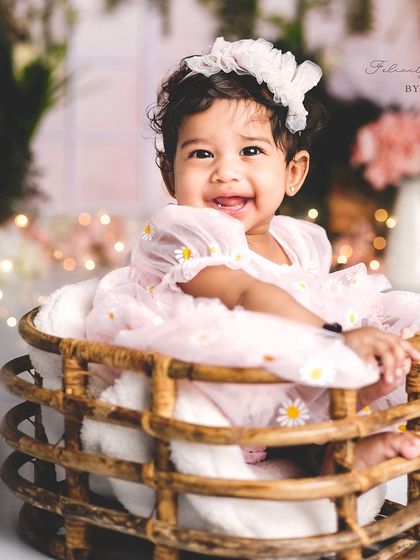 This little flower is blooming with personality. A sitter session is the perfect time to capture those first real smiles and giggles, surrounded by a beautiful floral theme.