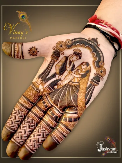 Capturing movement, like this dancing couple, adds a dynamic element to bridal mehndi. We explore different poses and compositions to bring wedding scenes to life.