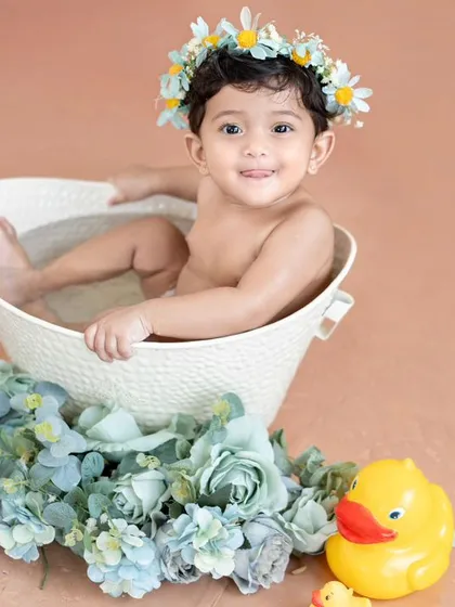 Splash, giggle, and play! The post-cake-smash tub bath is where the real fun begins. These sessions are all about capturing the pure, unscripted delight of your baby.