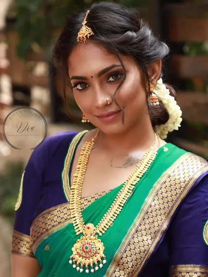 I believe in enhancing your natural beauty, as seen in this soft and elegant makeover. This look features a flawless base, subtly defined eyes, and a natural lip tint, paired with a simple, chic updo for a timeless South Indian wedding guest style.