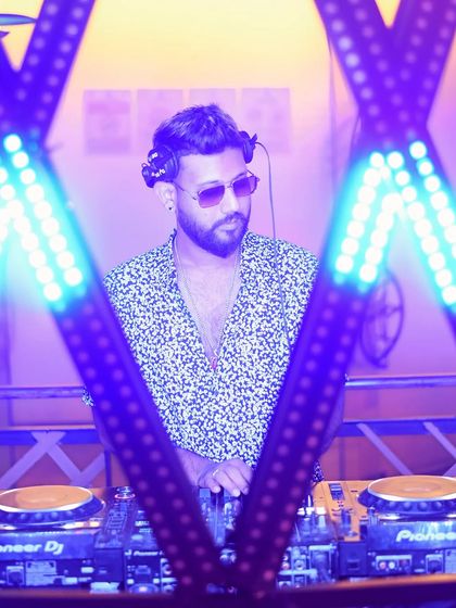 Framed by the club's light setup. I always maintain my attitude and energy, no matter the condition.