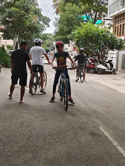 Getting started is the hardest part, and we are here to make it easy. An instructor holds the handlebars and talks a new rider through the initial feelings of balancing on two wheels. This personal attention is key to our adult cycling lessons.