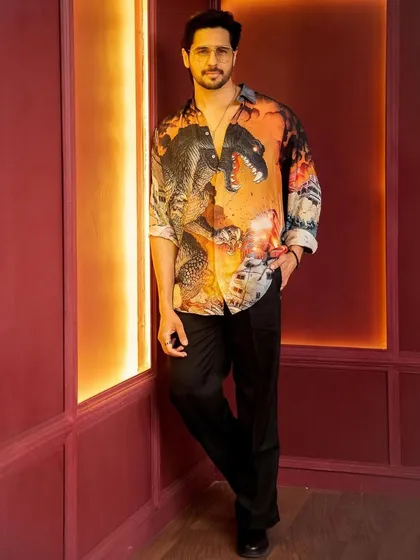 Loved styling this bold look for Sidharth Malhotra for the Netflix Actors Roundtable. This graphic Dhruv Kapoor shirt makes a statement, perfectly balanced with classic black trousers. It’s all about capturing personality in celebrity promotional styling.