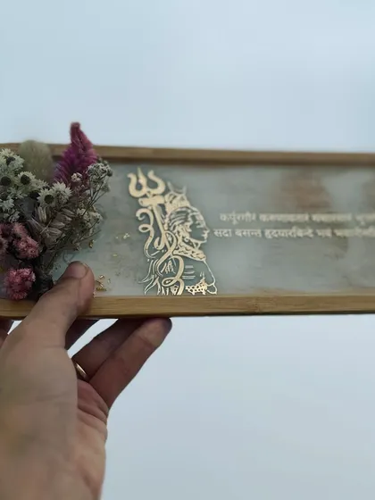 A different angle of the Shivji tray, showing the texture and the beautiful arrangement of dried flowers.