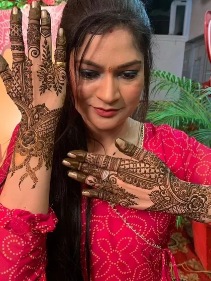 A happy client showing off her festive mehendi. I love seeing the joy my art brings to people.