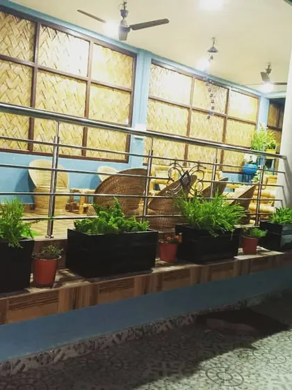 We transformed the patio of this resort with simple, elegant greenery. A series of rectangular planters filled with lush plants lines the space, creating a natural and relaxing environment for guests to enjoy.