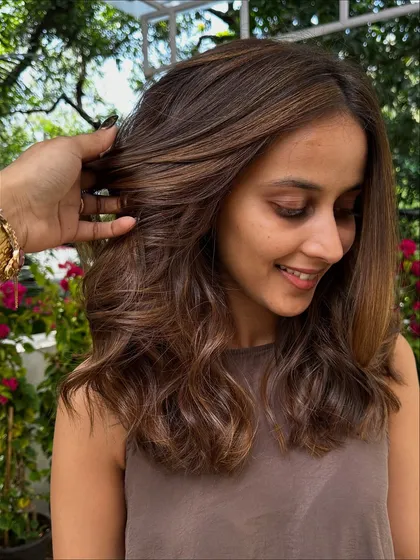 More angles of my 'Chestnut & Caramel' blend. You can see how the highlights catch the light differently depending on the angle, which is the secret to hair that looks alive and full of movement.
