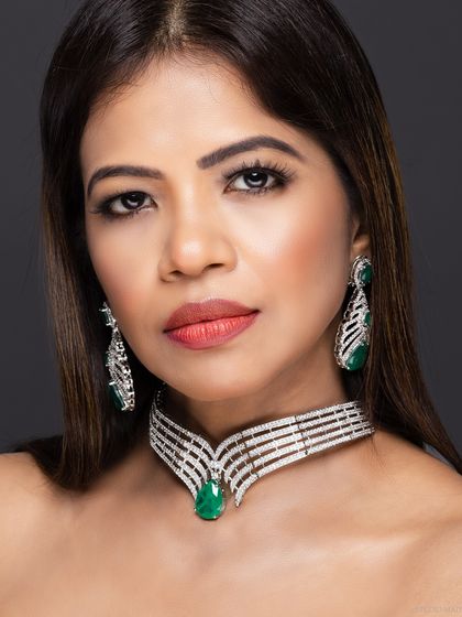 Another angle of the diamond and emerald set, showing the beautiful craftsmanship. I provide multiple angles for a comprehensive product showcase.