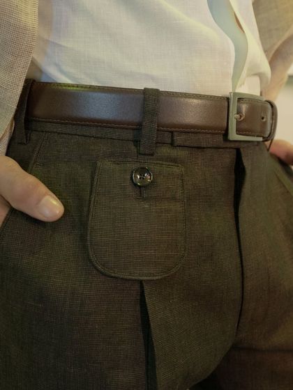 We focus on the details, like this stylish piped patch pocket, to elevate our linen ensembles.