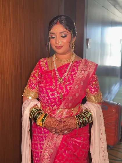 My bride Tejaswini, looking stunning for her traditional Marathi wedding. She wore a beautiful pink saree, and we created a classic look with a sharp winged liner and a traditional crescent bindi.