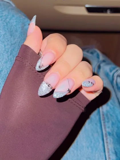 A chic and modern design with a glittery silver tip and delicate line work. It's a subtle way to wear sparkle.