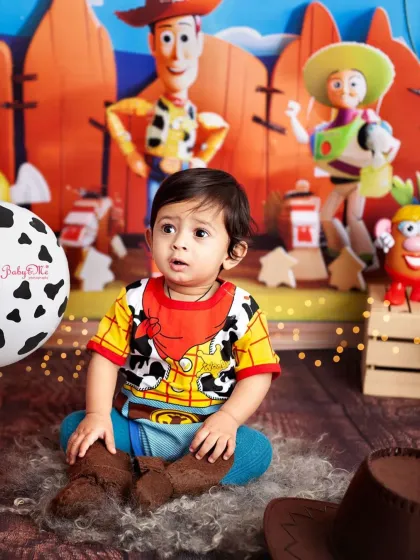 Our little cowboy Woody is sitting pretty in his Toy Story world. The set is filled with familiar characters like Buzz Lightyear and Mr. Potato Head, making it extra fun.