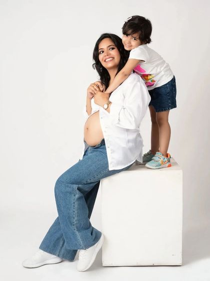 Abhinandan Photography - Maternity Photography Celebrating with Family photo 8