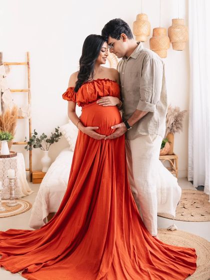 The rich, earthy tone of this orange gown is just stunning. It looks incredible in my boho studio setup, creating a warm and intimate portrait of this beautiful couple.