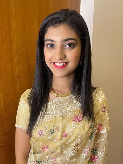 A happy smile from the sister of the groom. This no-filter look features clean makeup that enhances her natural beauty, perfect for a modern reception.