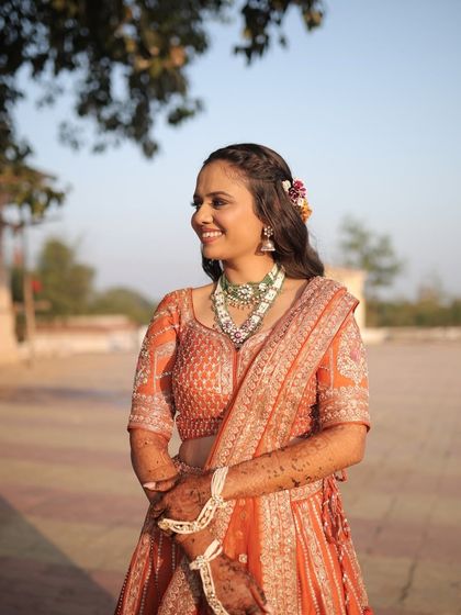 Another beautiful shot of the bride, with a happy and natural smile. The makeup is fresh and enhances her joyful expression.