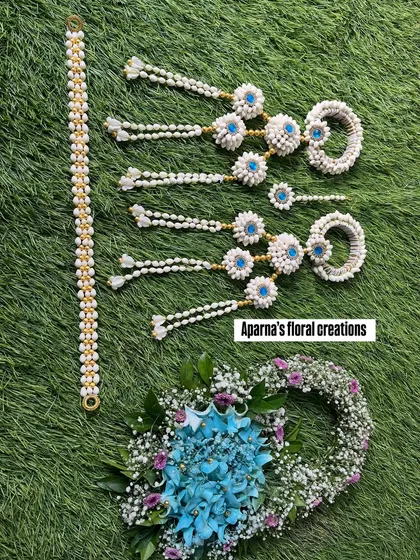 A unique combination of a floral tiara and bajuband in blue and white. The tiara is made with baby's breath and blue flowers.