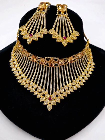 A beautiful American Diamond choker with a unique, fanned-out design. This is a lightweight yet eye-catching piece for a party or reception.