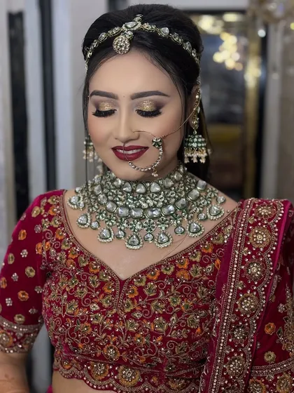 Another angle of this stunning bridal makeup. The focus is on creating a luminous glow on the skin that looks beautiful under any lighting.