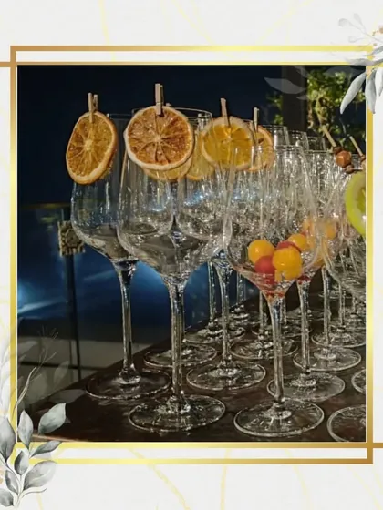 Our Premium Crystal Arc Series glasses are perfect for adding a touch of sparkle to any event. Here they are, pre-garnished with dehydrated orange slices and fresh fruit, ready for a signature gin cocktail.