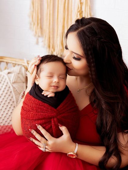 A mother's gentle kiss for her smiling newborn. These are the simple, heartfelt moments I aim to freeze in time for you.