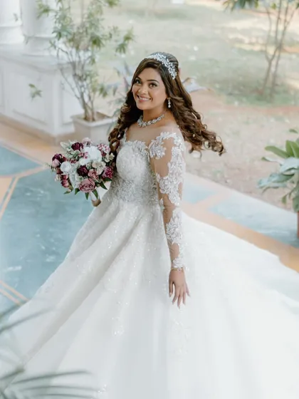 A timeless look for a modern fairytale. For this Christian wedding, I created a soft, romantic glam with a dewy finish, gentle curls, and a touch of sparkle to complement her beautiful white gown, ensuring she looked radiant from the aisle to the reception.