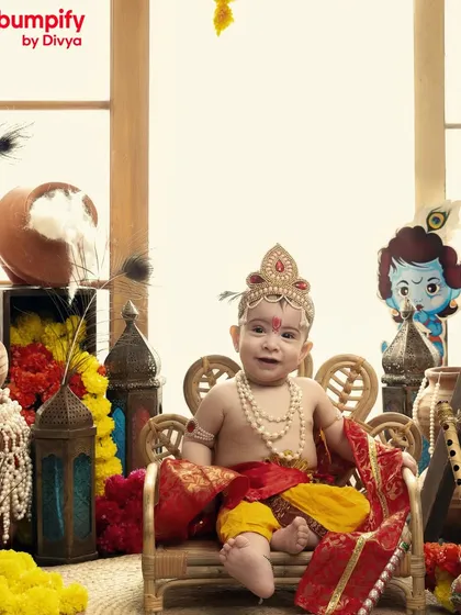 A close up of our baby Krishna, his happy smile lighting up the entire studio. The details of his costume and the set are captured beautifully.