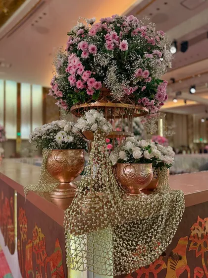 A beautiful bar-side floral arrangement, featuring cascading jasmine strings. Even functional areas are transformed into elements of beauty in our designs.