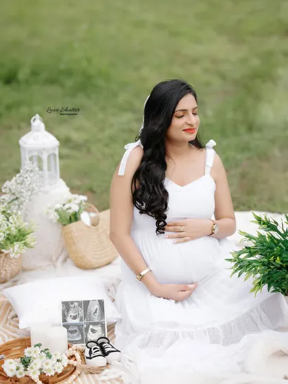 There's a special peace in an outdoor setting. This picnic-style shoot uses natural light and soft details like sonogram pictures and baby shoes to create a relaxed and personal maternity portrait.