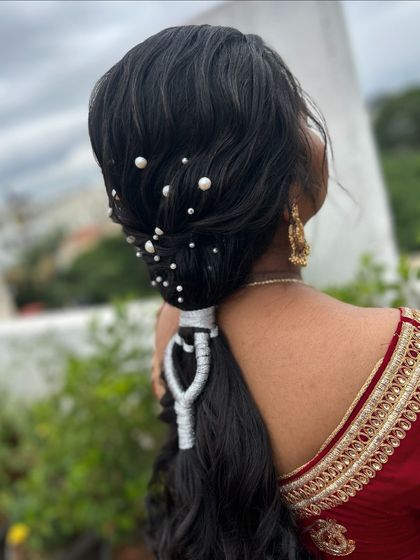 Dakshayini - Hairstyling Academy & Workshops Glamorous Curls & Ponytails photo 32