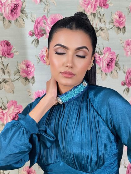 Just so gorgeous. The stunning Hamsini is all set for an event in this high-fashion look.