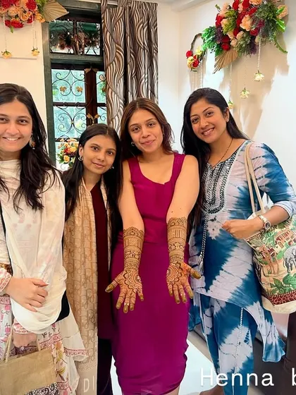 A happy client with her friends, all showing off their beautiful mehendi. Happy clients make me happy!