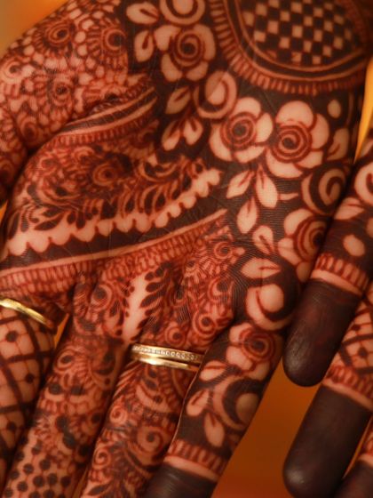 Another close-up of the beautiful stain, showing the fine lines and rich color.