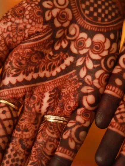 Another close-up of the beautiful stain, showing the fine lines and rich color.