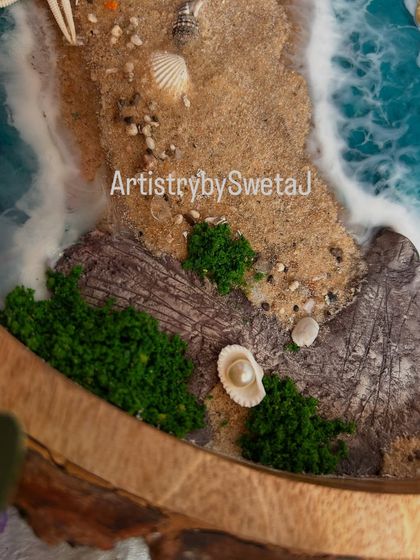 Another detailed shot, showing the miniature pearl inside a seashell and the rocky texture I created to make the shoreline look even more realistic.