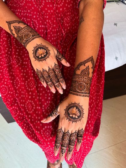 A modern take on the mandala, this design features a simple lotus at the center of the palm with minimal detailing on the fingers for a clean, stylish look.