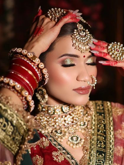 A close-up of this bride's glittery eye makeup. The golden glitter adds a touch of glamour to her traditional look.