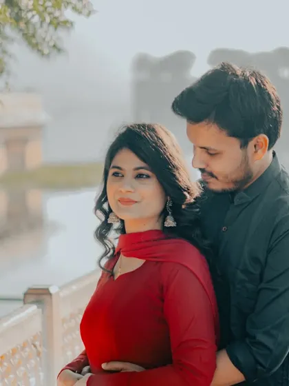 A tender embrace with the soft morning light reflecting off the water at Jal Mahal. This is a perfect example of a quiet, romantic pre-wedding portrait.