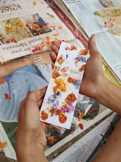 Discovering colors from nature. In our botanical art workshop, children learn to extract pigments from flowers and leaves to create beautiful, abstract bookmarks. It's a magical and eco-friendly process.