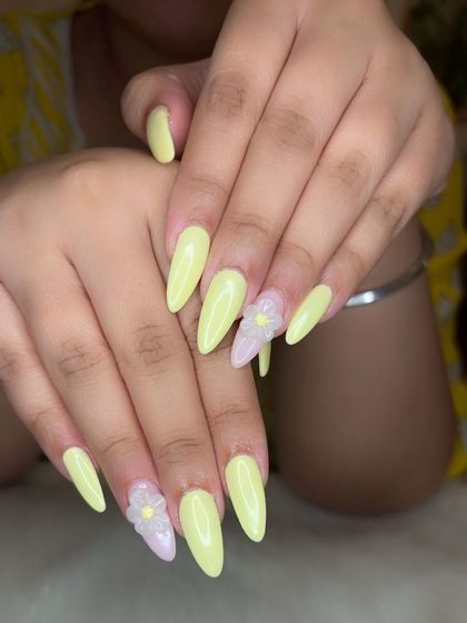 Another angle of the pastel yellow and 3D flower combination.