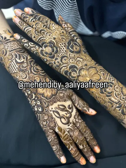 Making your mehendi personal is my favorite part. Here, I've woven my own name, "Aaliya," into the design to show you how we can include your or your partner's initials to make the art uniquely yours.