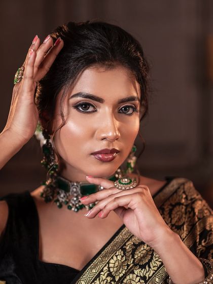 A simple and elegant makeup look with a black and gold saree that I taught to my pro batch students.