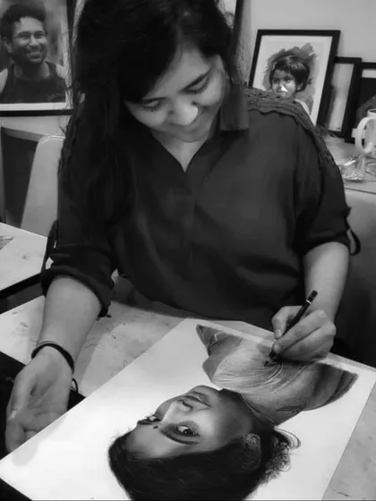 A throwback to my time as a student at the academy, happily working on a portrait. The learning process is a journey of joy.