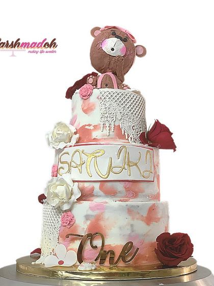 Another shot of the full 3-tier cake, showcasing its height and the beautiful balance of colours and textures.