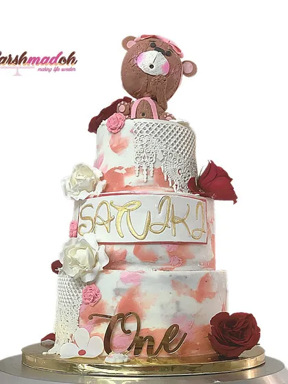 Another shot of the full 3-tier cake, showcasing its height and the beautiful balance of colours and textures.