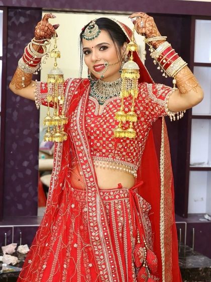 Another playful kalire pose, capturing the joy of the moment.