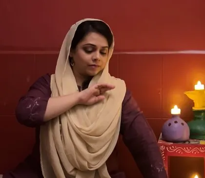 Exploring a poem by Rabia Basri, an early female Sufi poet. This was for a special performance called 'woman ki baat', where I used abhinaya to interpret her profound words.