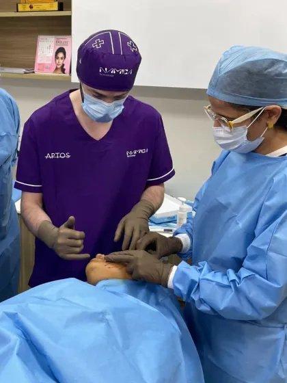 Precision and expertise are at the core of every procedure we perform. This image shows our team during a detailed aesthetic treatment, highlighting our focus on achieving the best possible outcomes for our clients.