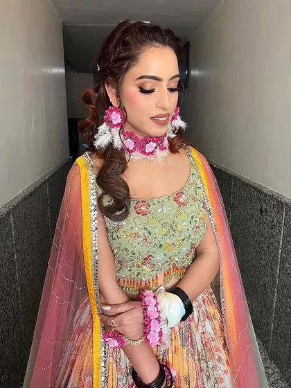 Another shot of this dreamy and minimal Mehendi look. The focus is on flawless skin and a soft eye, letting the colorful floral jewelry make a statement.