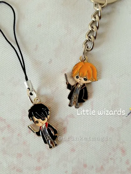 Little wizards unite! These cute chibi-style Harry Potter and Ron Weasley charms are perfect for your phone or keychain.